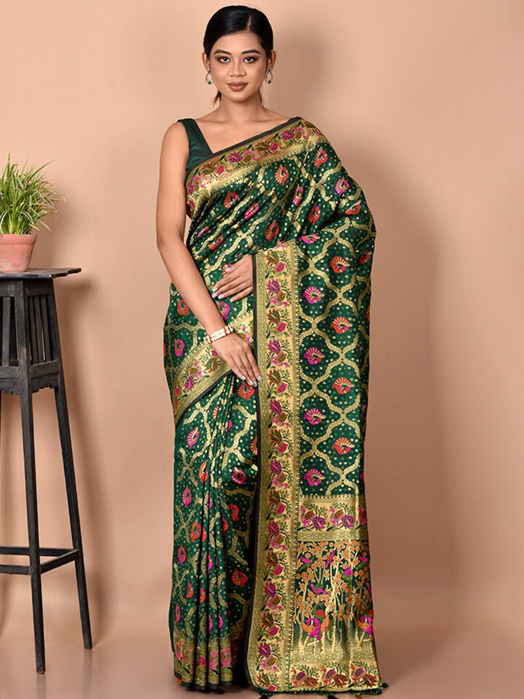 

AllSilks Green & Gold-Toned Woven Design Zari Silk Blend Saree