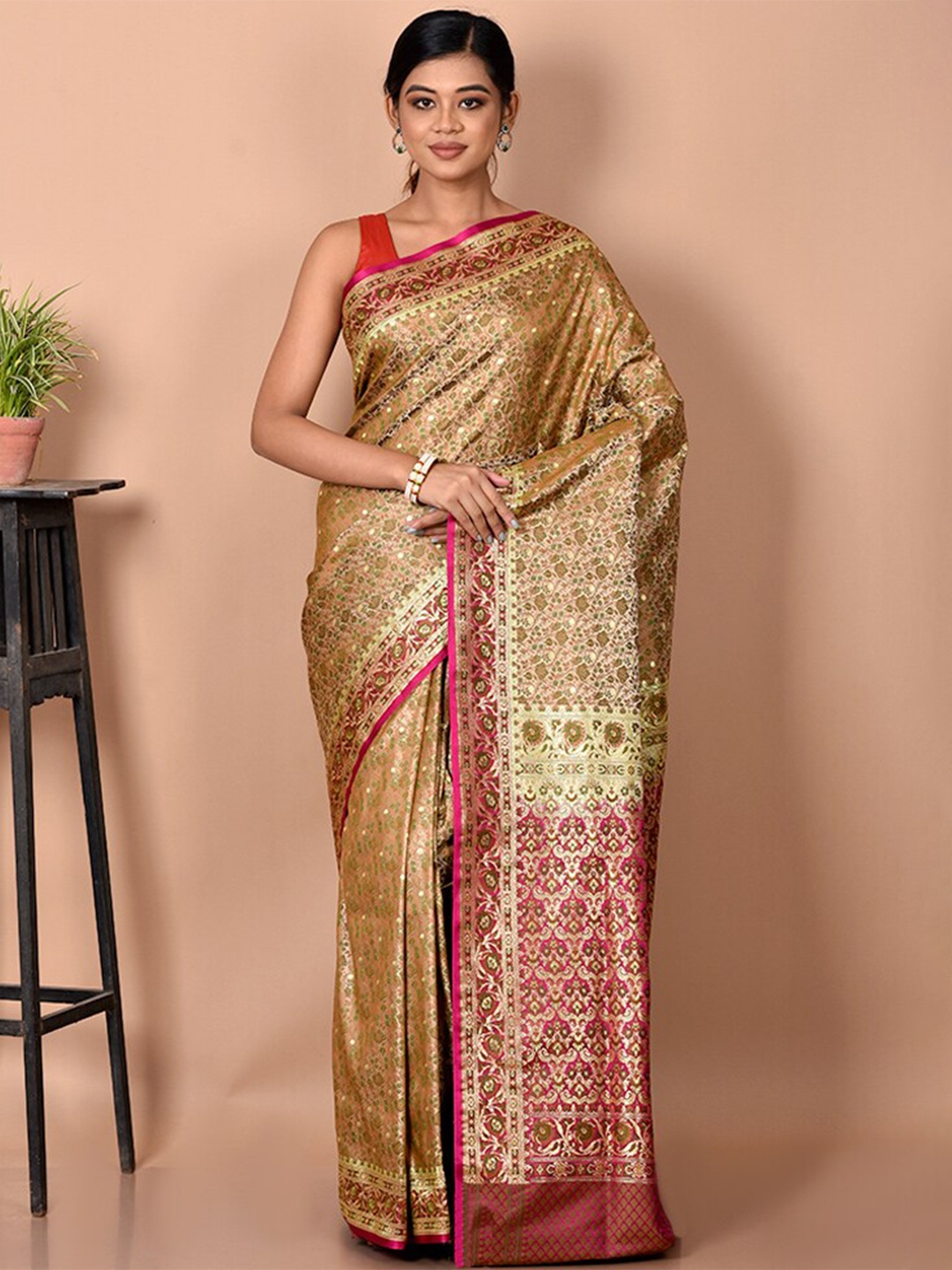 

AllSilks Cream-Coloured & Pink Woven Design Zari Silk Blend Banarasi Saree