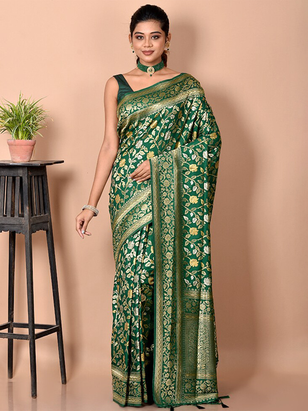 

AllSilks Green & Gold-Toned Woven Design Zari Silk Blend Saree