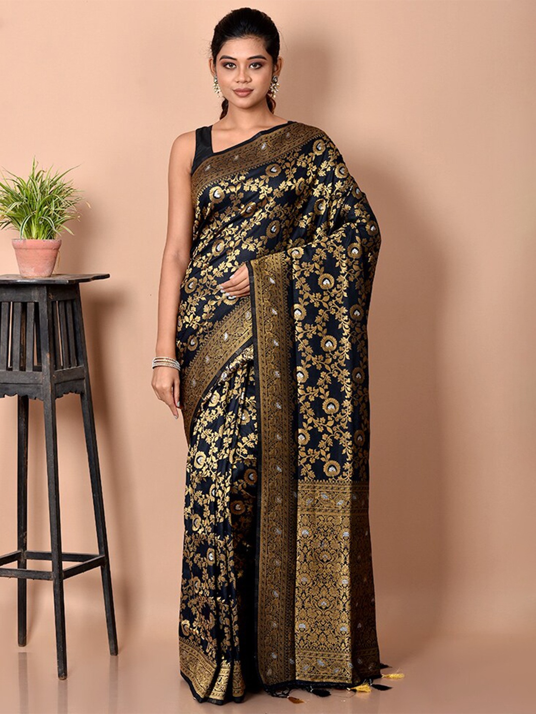

AllSilks Black & Gold-Toned Floral Zari Silk Blend Saree