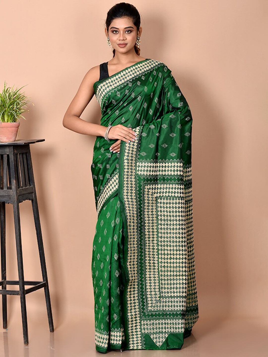 

AllSilks Green & Off White Geometric Pure Silk Saree