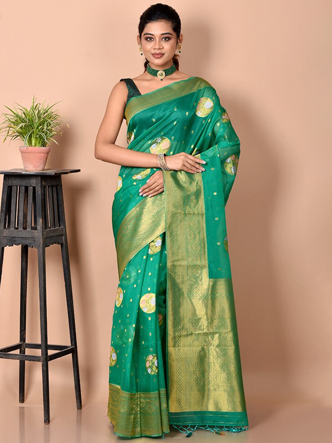 

AllSilks Green & Gold-Toned Ethnic Motifs Zari Silk Blend Saree