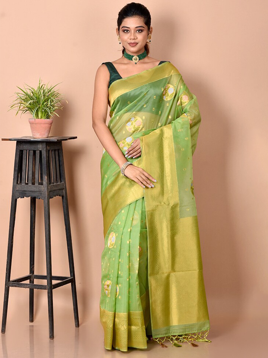 

AllSilks Green & Gold-Toned Floral Zari Silk Blend Saree