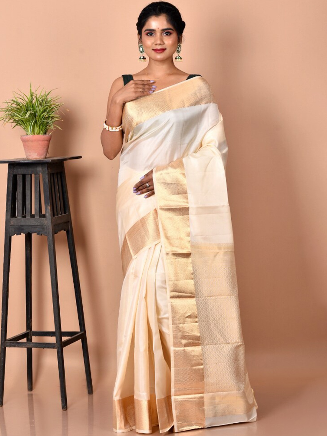 

AllSilks White & Gold-Toned Zari Pure Silk Kanjeevaram Saree