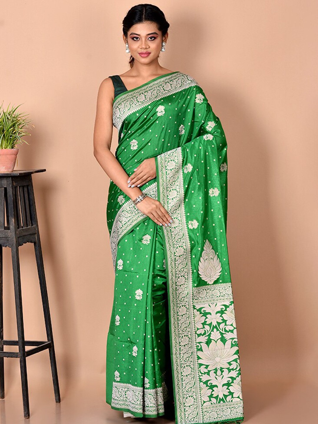 

AllSilks Green & Silver-Toned Woven Design Zari Silk Blend Saree