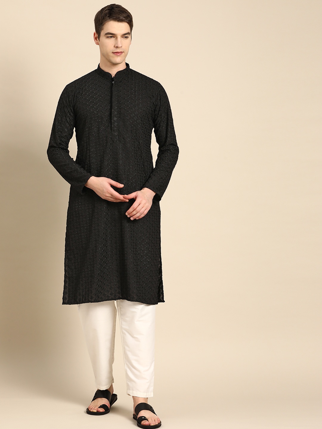 

RAJUBHAI HARGOVINDAS Men Black Ethnic Motifs Embroidered Chikankari Kurta