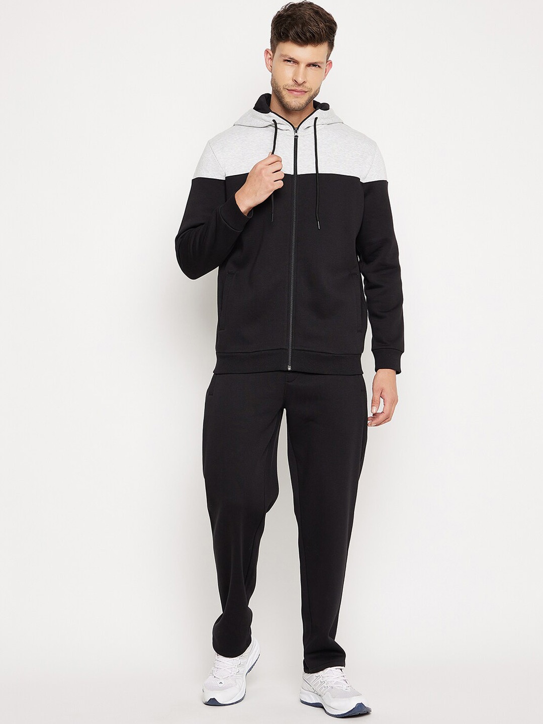 

EDRIO Men Black & Grey Colorblocked Fleece Tracksuit