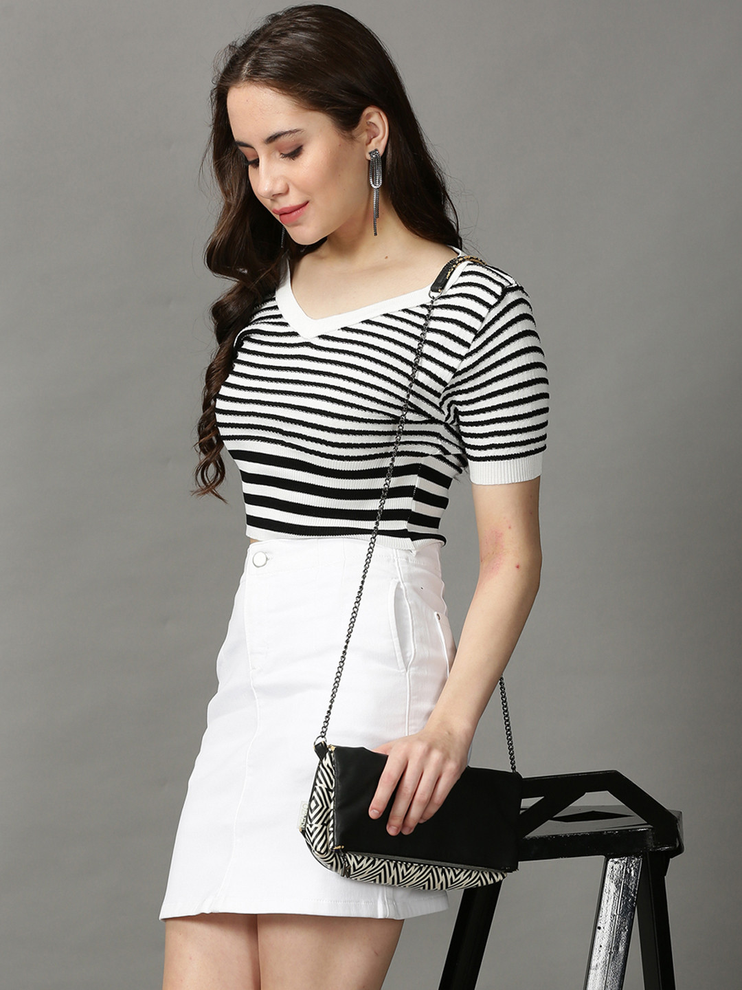 

SHOWOFF White & Black V Neck Fitted Striped Crop Top