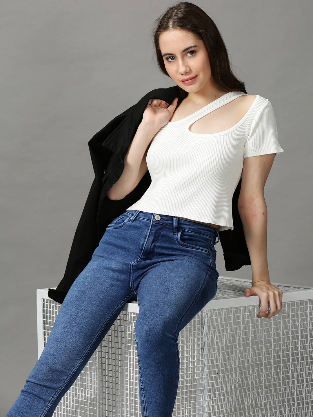 

SHOWOFF White Scoop Neck Crop Acrylic Top