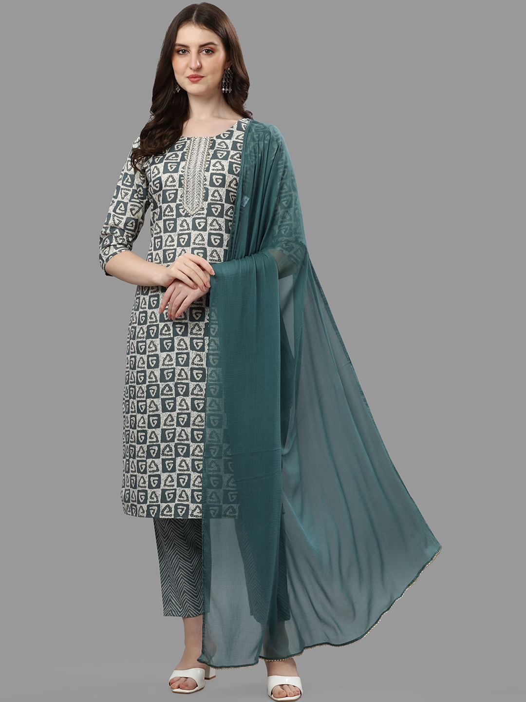 

Berrylicious Women Green Printed Thread Work Pure Cotton Kurta with Trouser & Dupatta