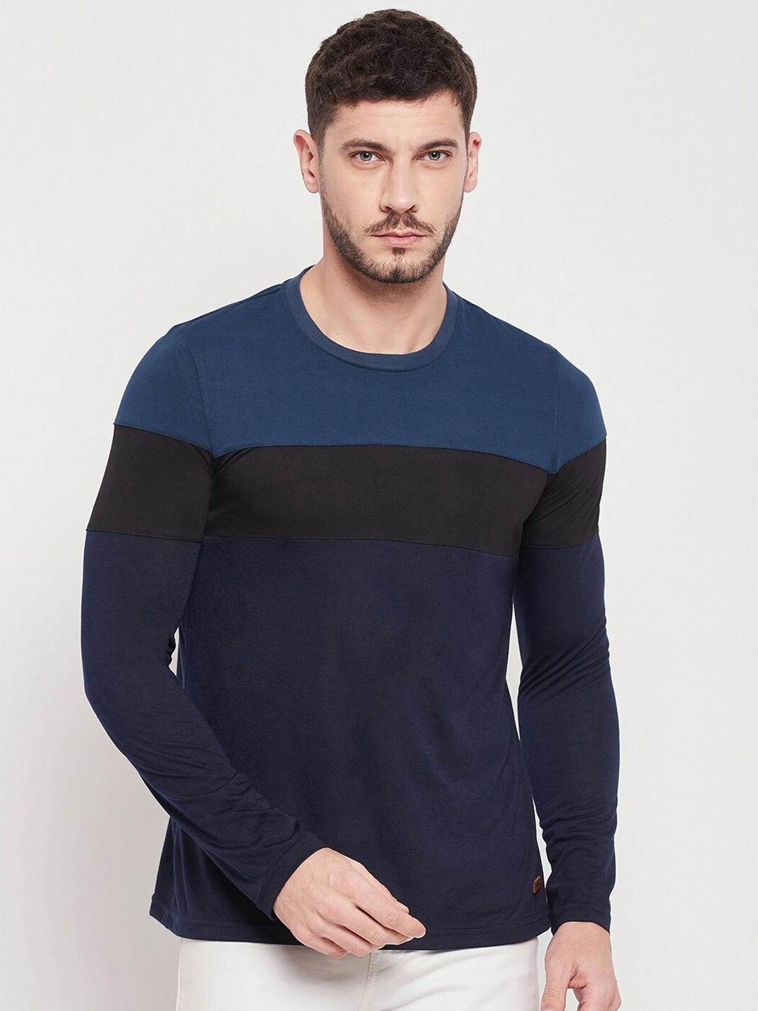 

STROP Men Navy Blue Cotton Colourblocked T-shirt