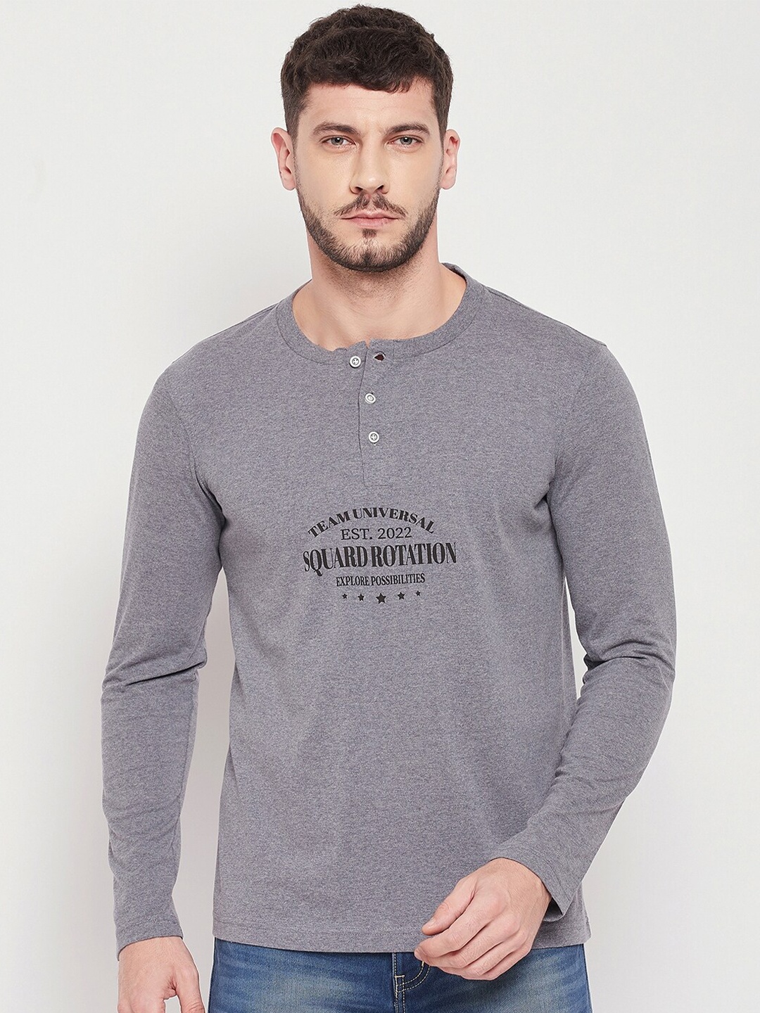 

STROP Men Grey Cotton Typography Printed Henley Neck T-shirt