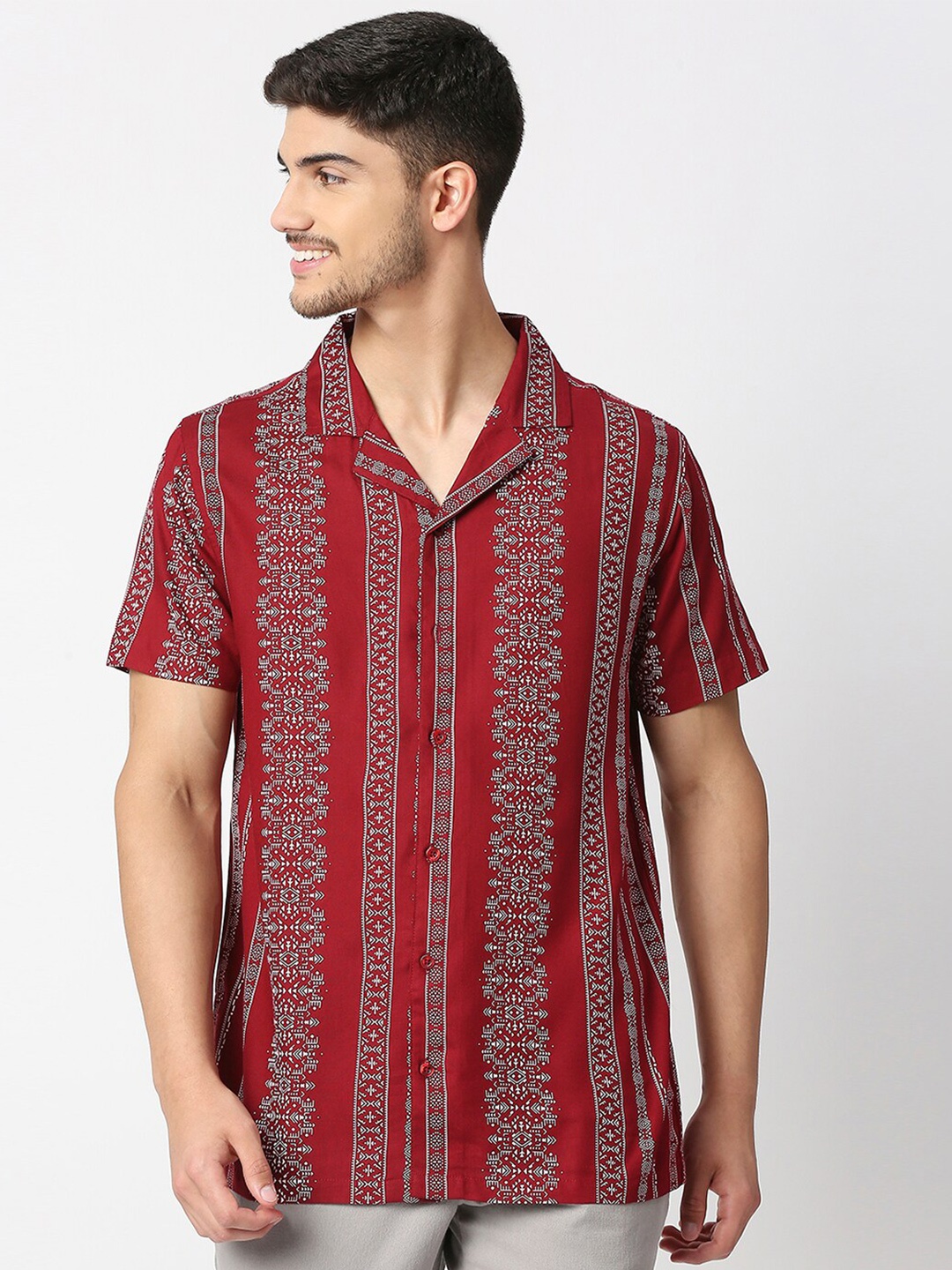 

MOD ECRU Men Maroon & White Printed Short Sleeves Casual Shirt