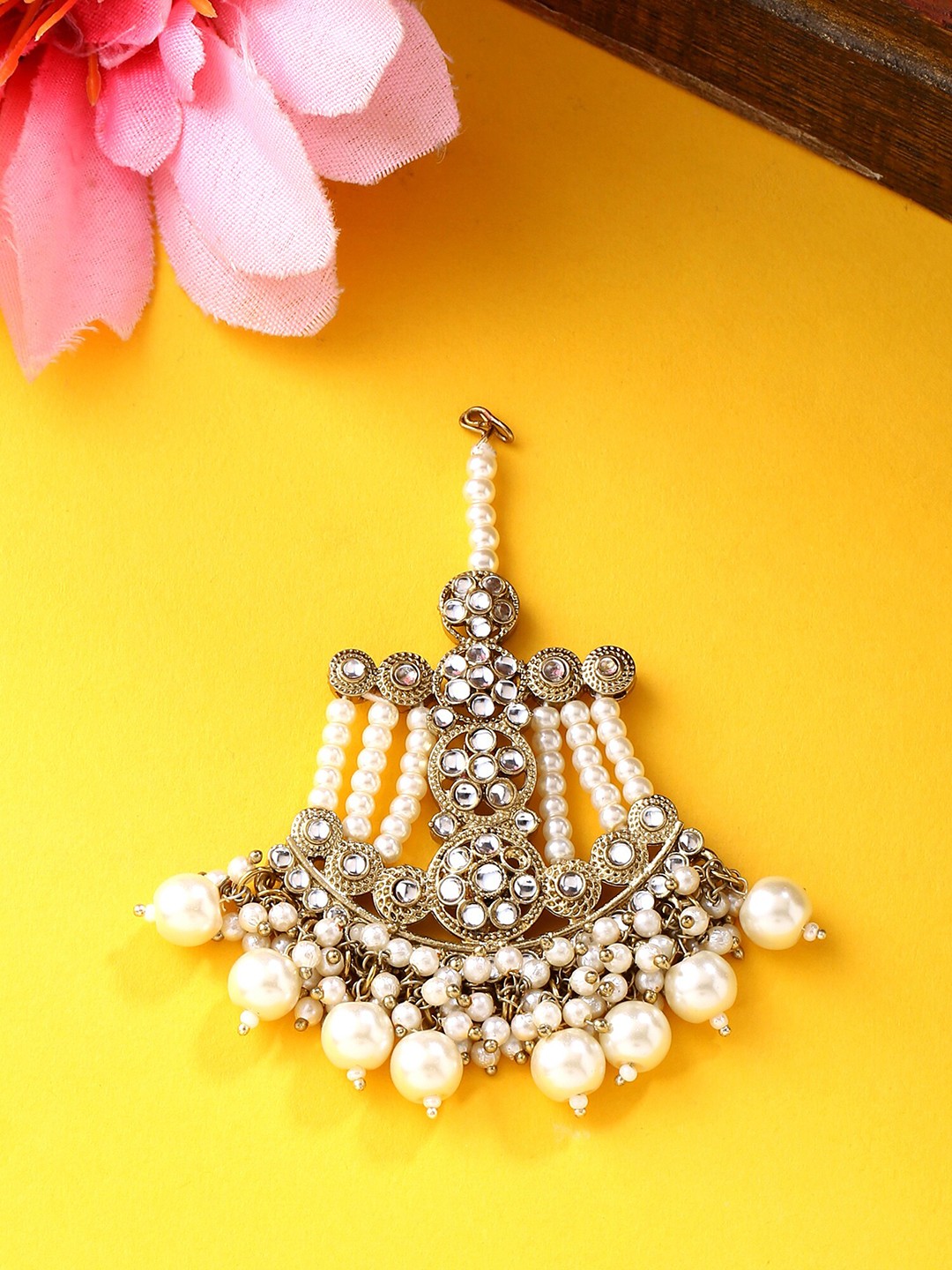 

Yellow Chimes Gold-Plated & White Kundan Studded Maangtikka