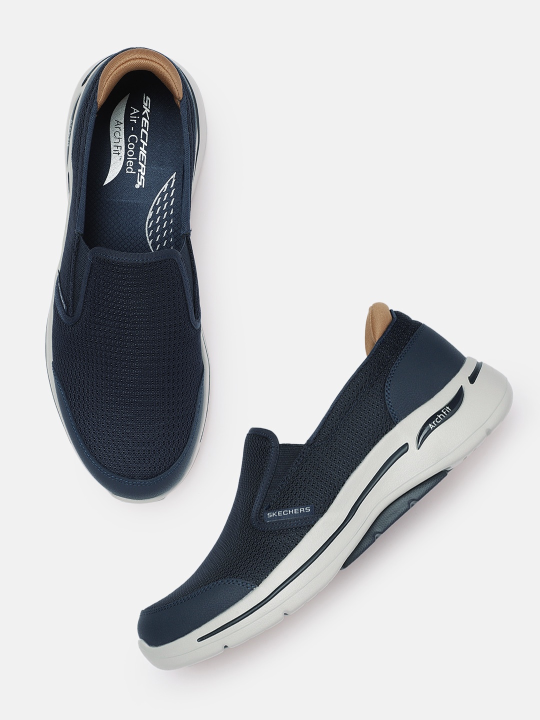 

Skechers Men Go Walk Arch Fit - R Non-Marking Walking Shoes, Navy blue