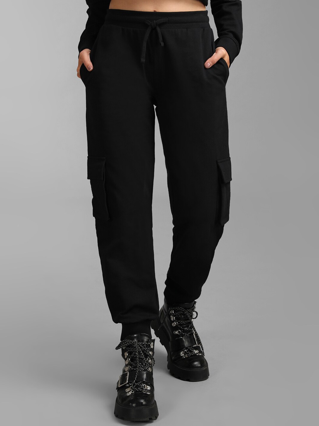 

KZ07 By Kazo Women Black Loose Fit High-Rise Cargos Trousers