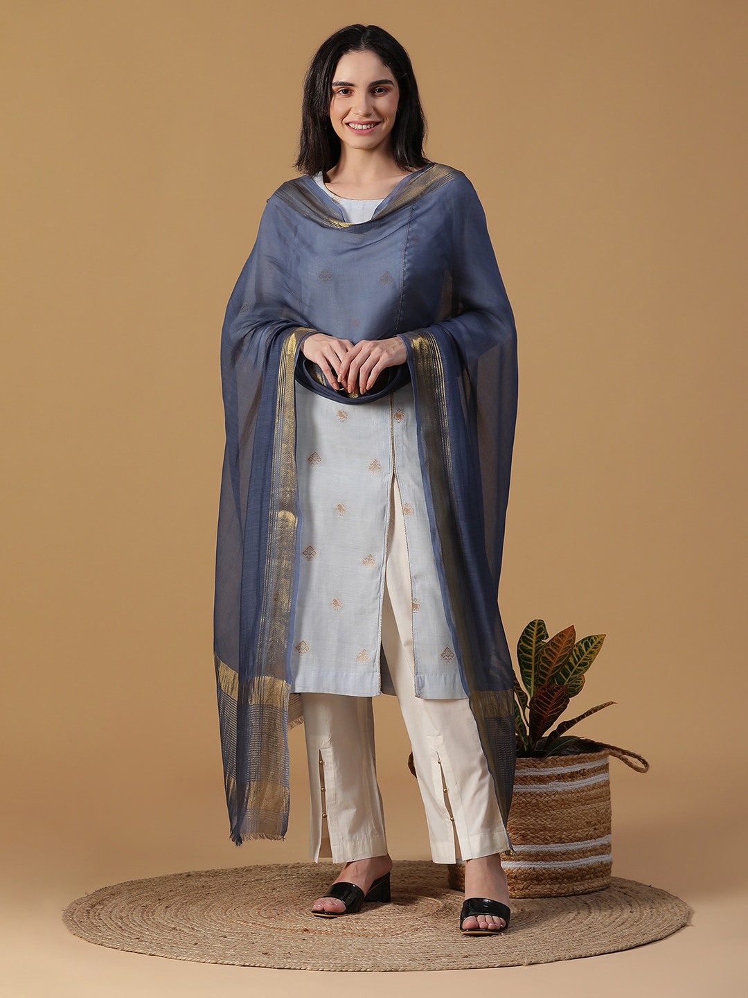 

SHINGORA Blue & Gold-Toned Dupatta with Zari