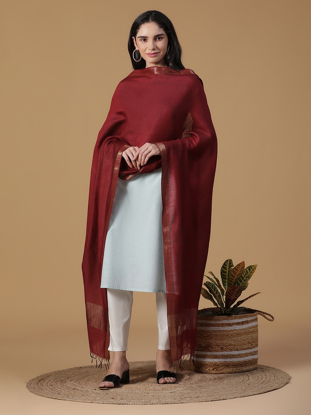 

SHINGORA Maroon & Gold-Toned Dupatta with Zari