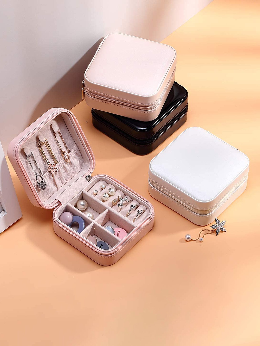 

HOUSE OF QUIRK Pink Jewellery Organiser