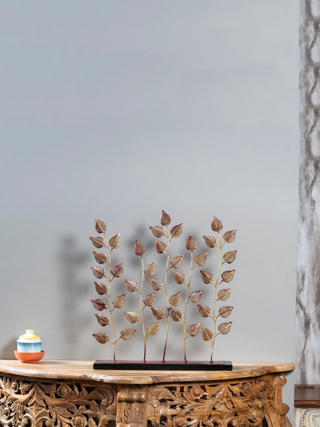 

vedas Metallic-Colored Leaf-Designed Showpieces