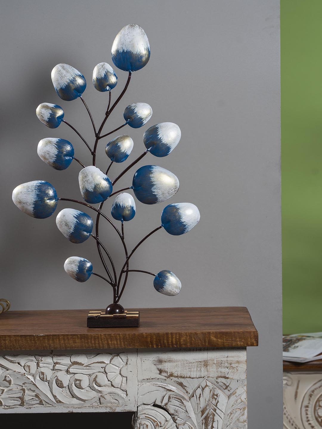 

vedas Metallic-Toned Holly Flower Metal Showpiece