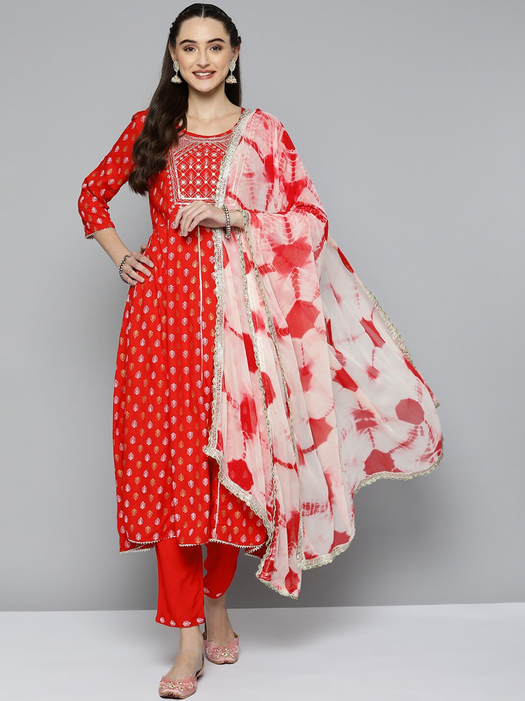 

MAAND Women Red Embroidered Panelled Gotta Patti Kurta with Trouser & Dupatta