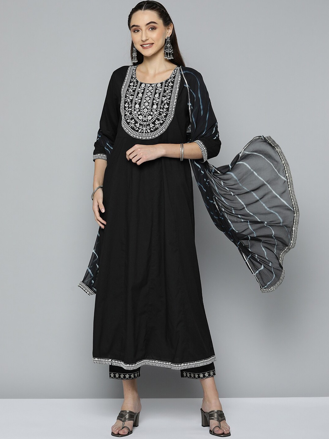 

MAAND Black Ethnic Motifs Embroidered Thread Work Kurta with Trousers & With Dupatta