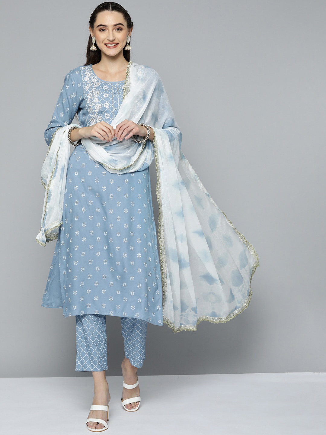 

MAAND Blue & White Embroidered Thread Work Kurta with Trousers & With Dupatta
