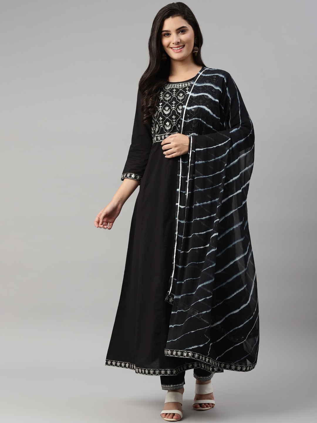 

MAAND Black Ethnic Motifs Embroidered Thread Work Kurta with Trousers & With Dupatta