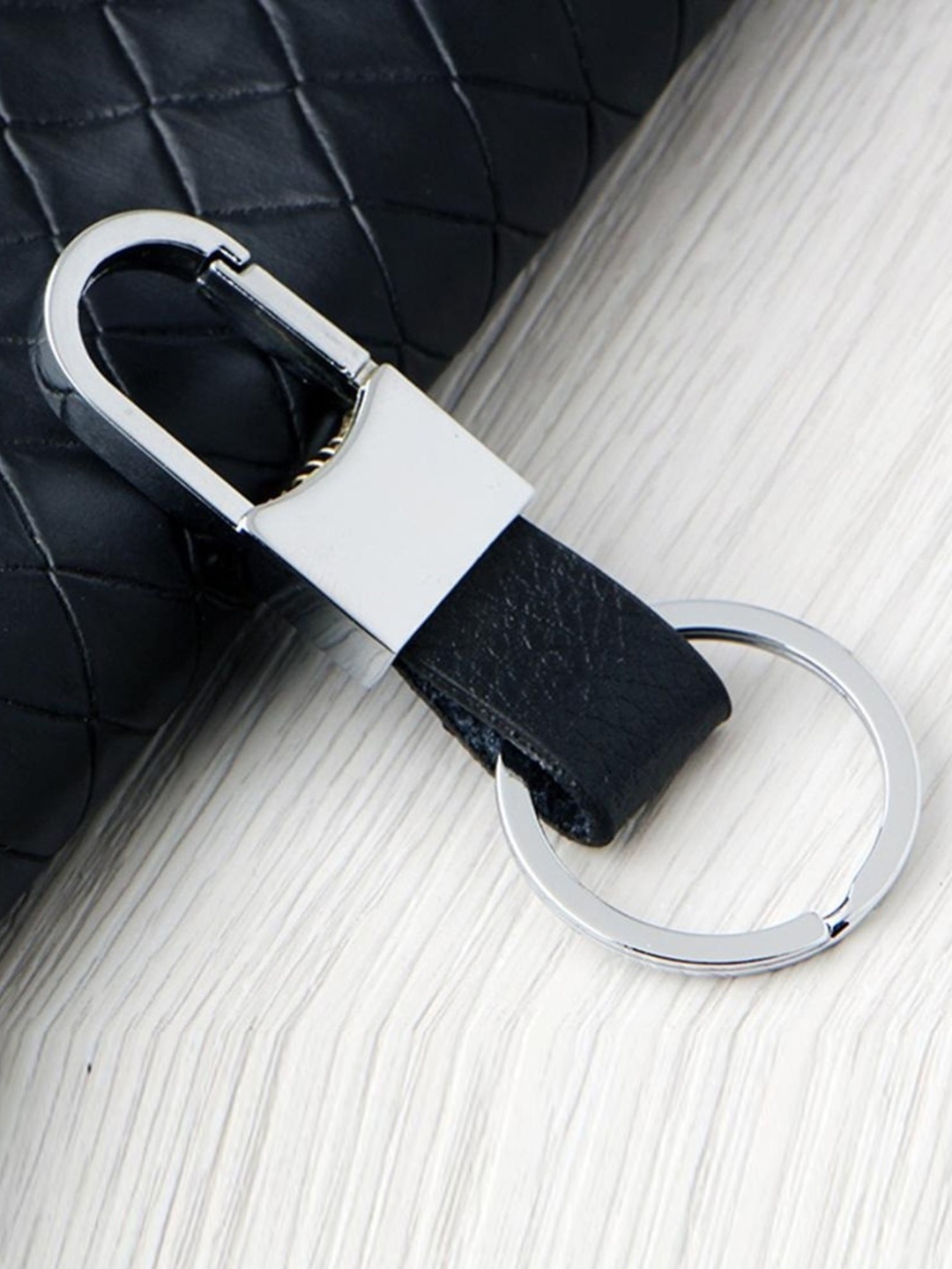 

CONTACTS Black & Sliver-Toned Stainless Steel Key chain Holder