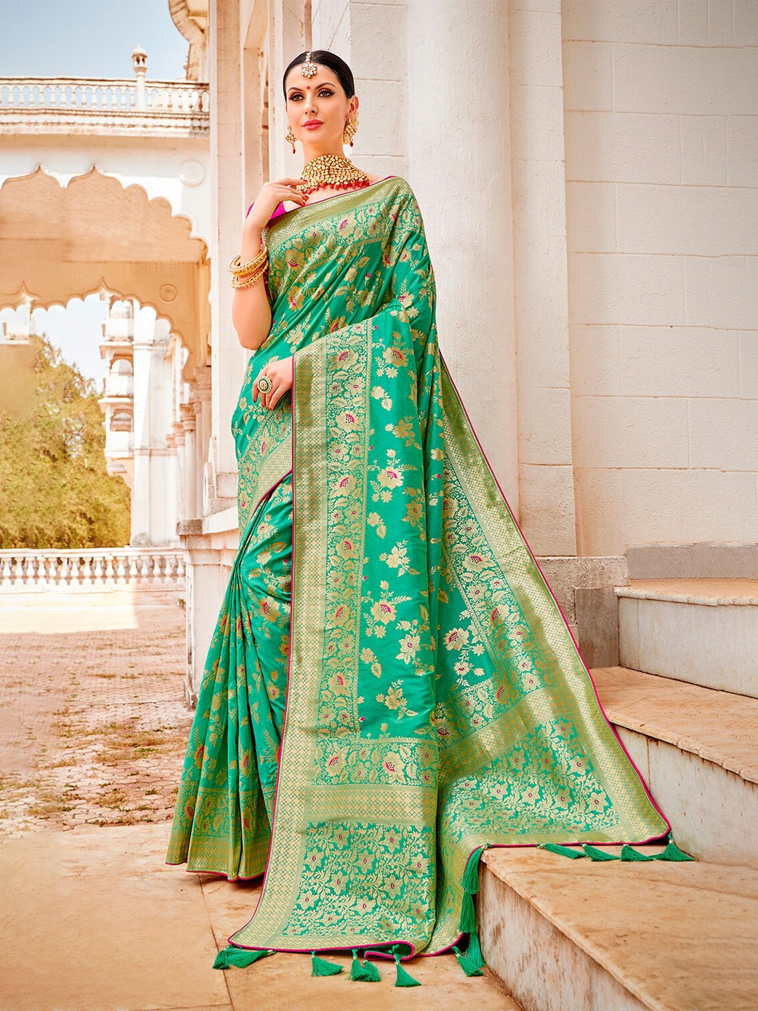 

MONJOLIKA FASHION Sea Green & Pink Woven Design Zari Banarasi Saree