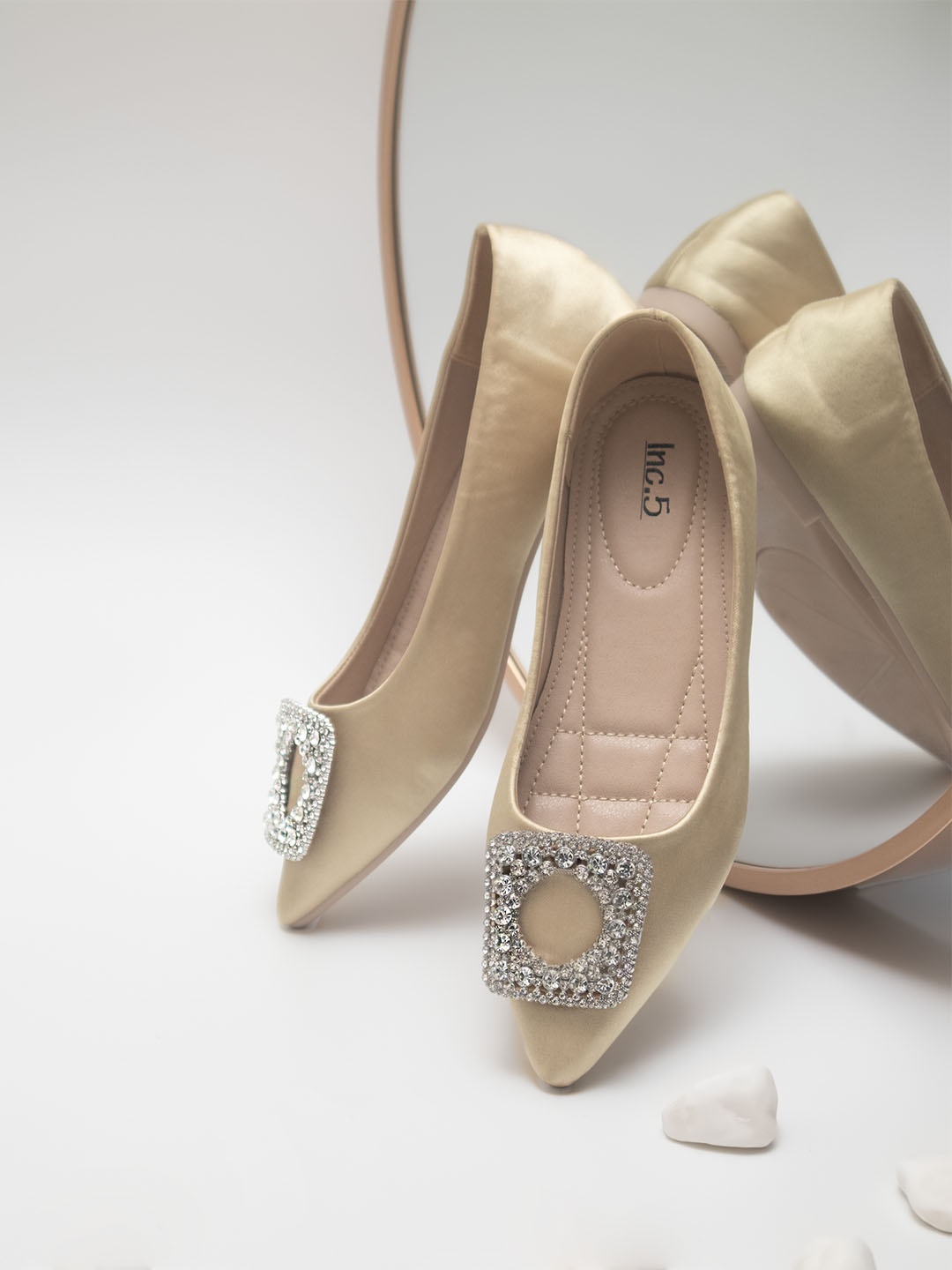 

Inc 5 Women Gold-Toned Ballerinas Flats