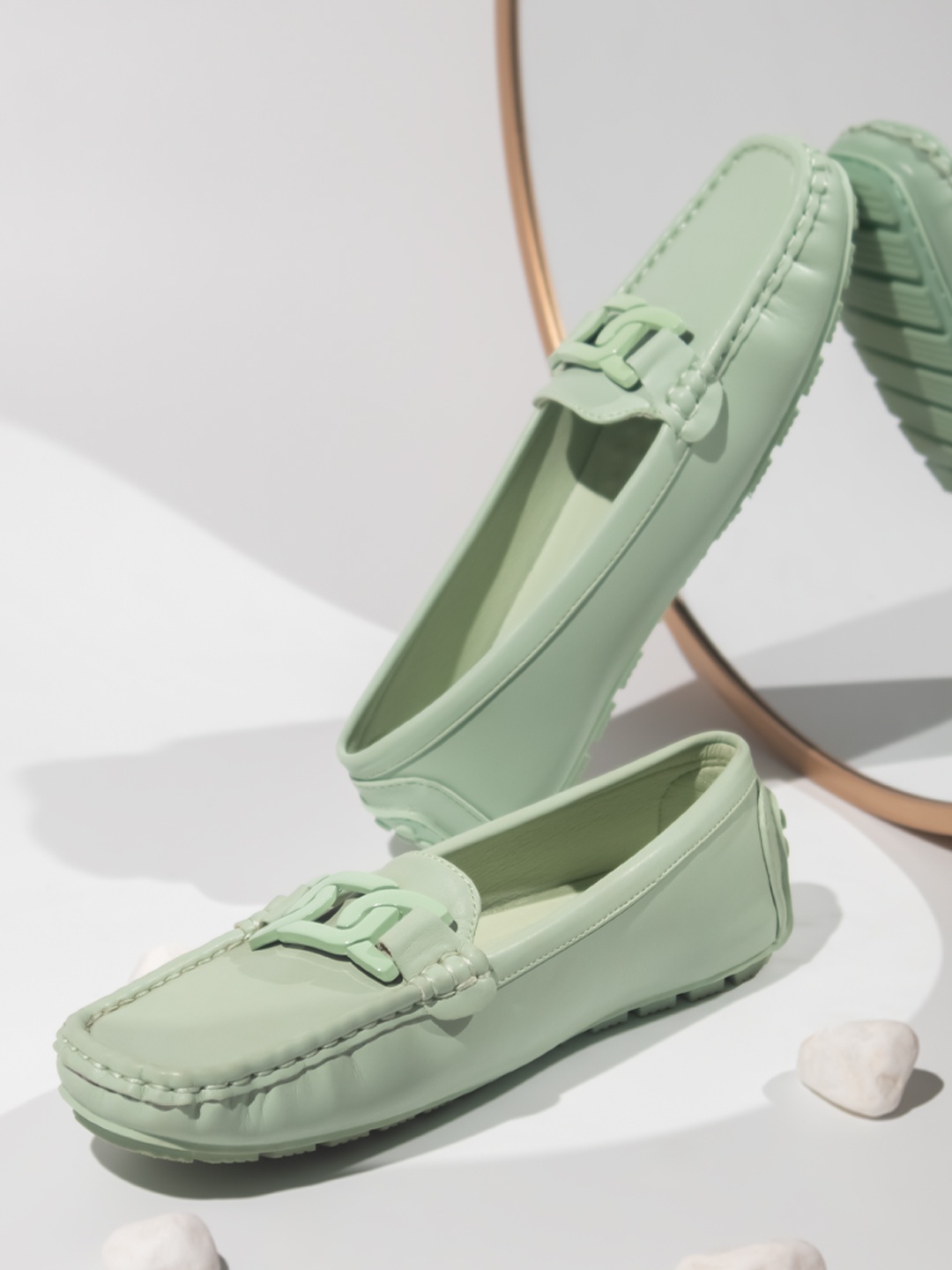 

Inc 5 Women Green Loafers