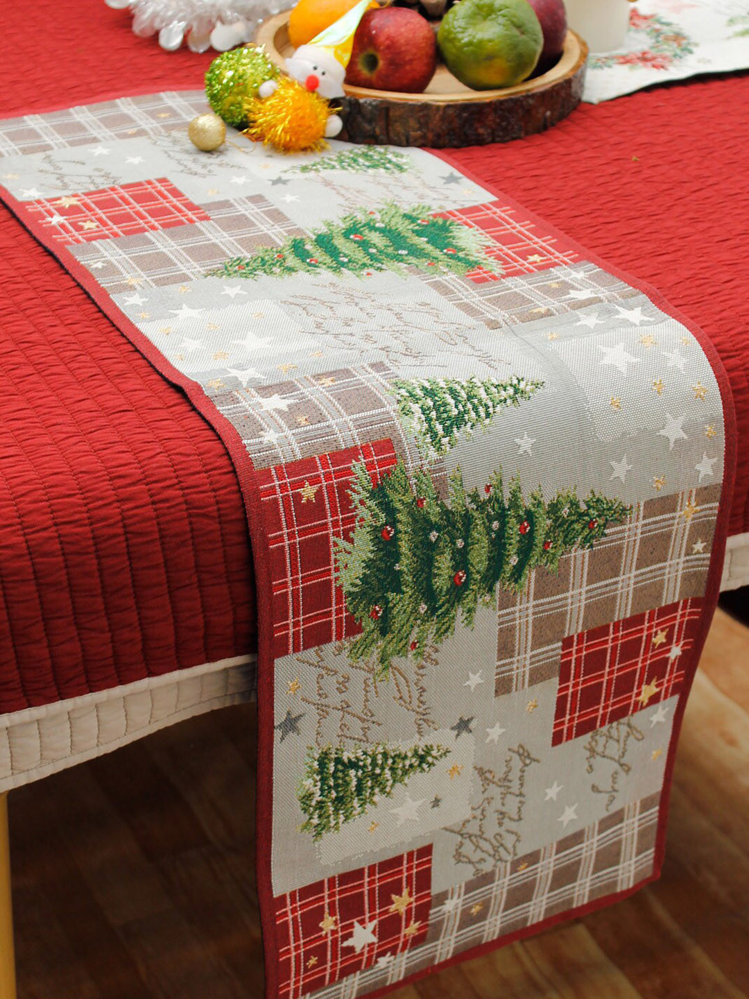 

AVI Living Red & Green Christmas Jacquard Woven Table Runner