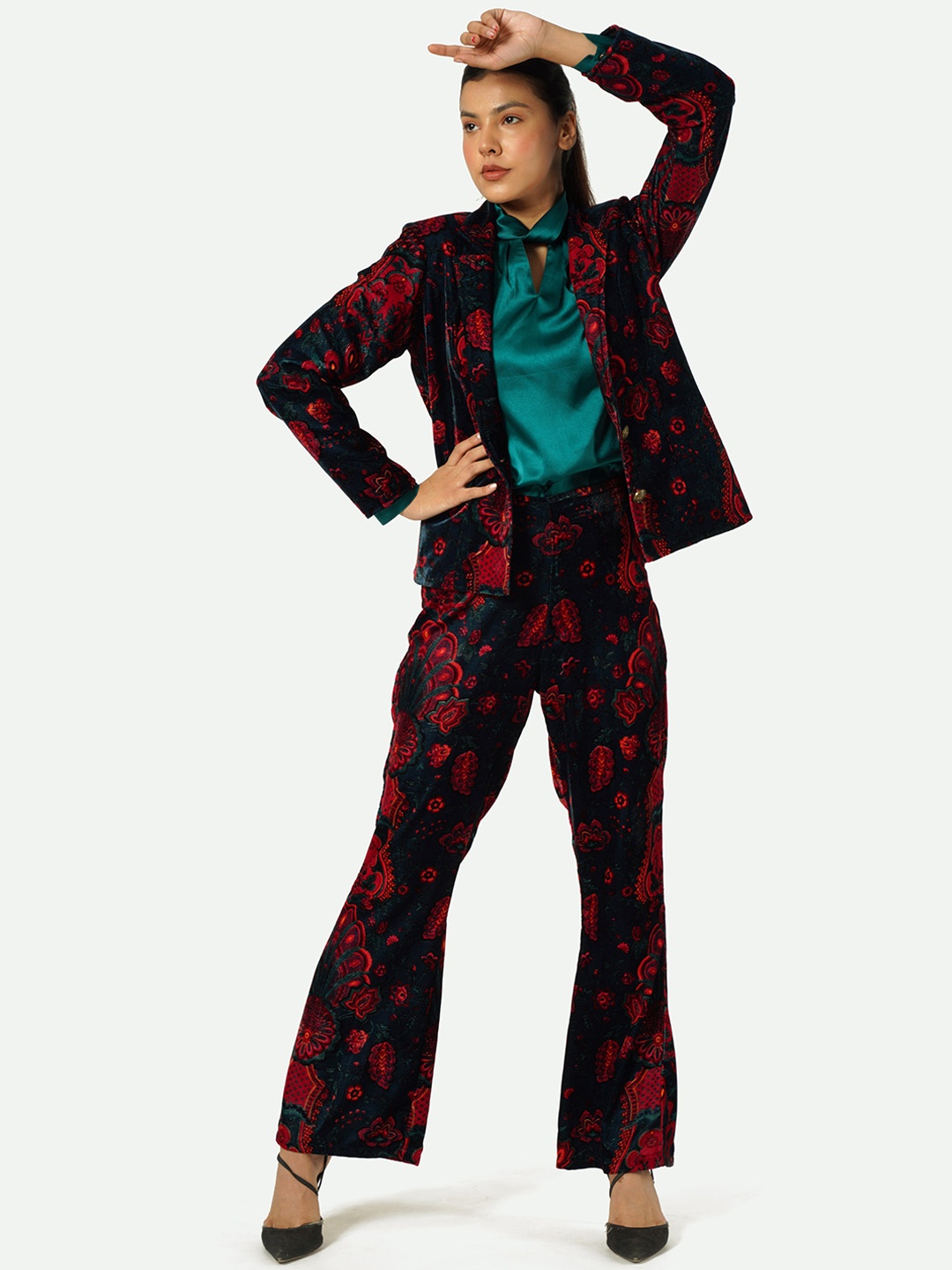 

Taurus Women Green & Red Printed Co-Ords