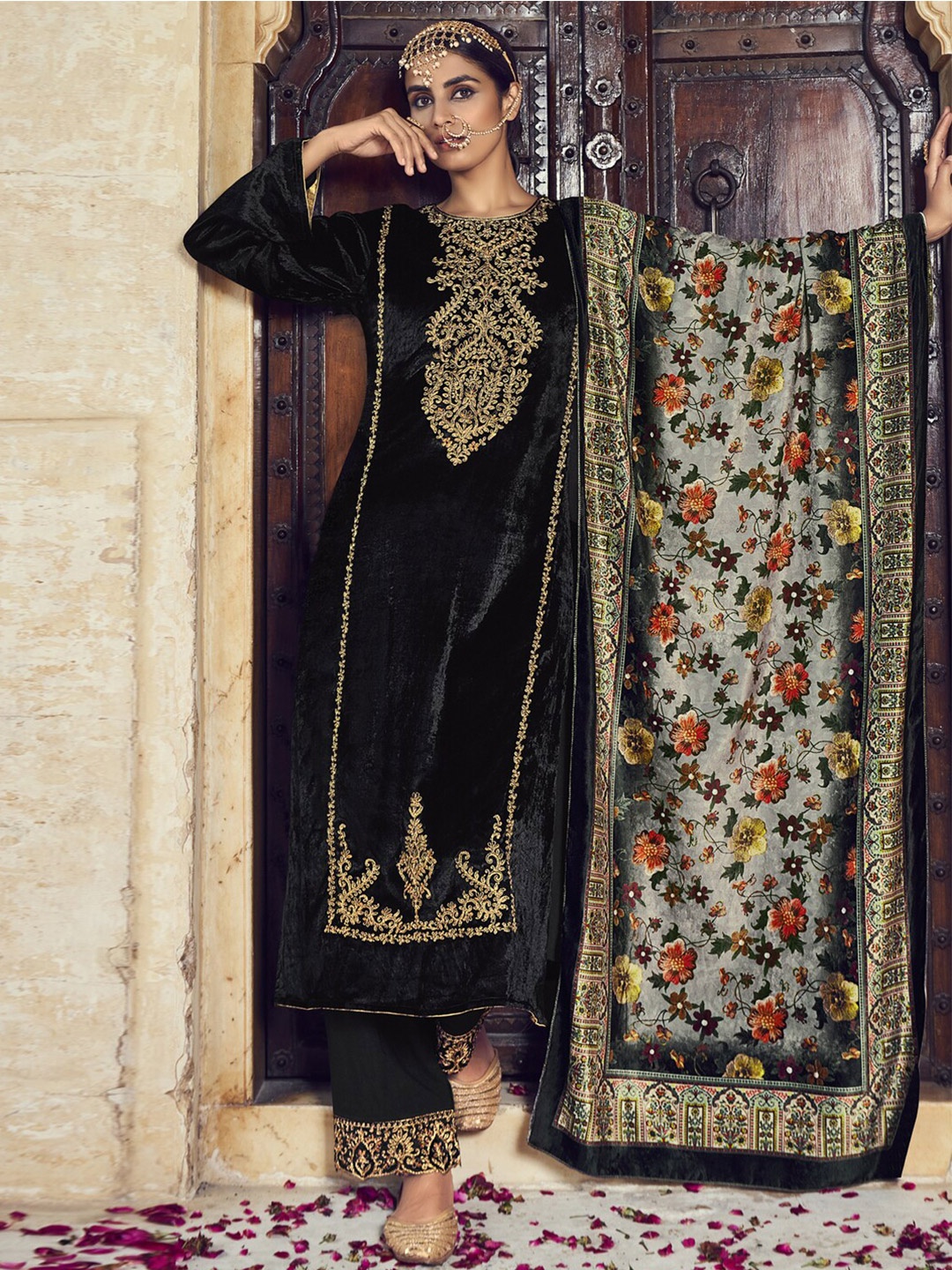

Stylee LIFESTYLE Black & Grey Embroidered Velvet Unstitched Dress Material