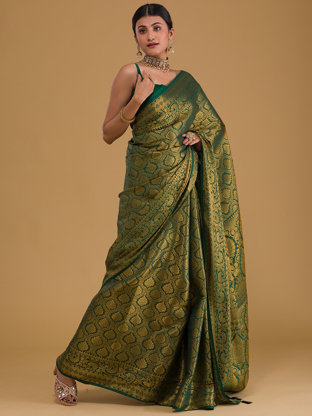 

Koskii Green & Gold-Toned Ethnic Motifs Zari Banarasi Saree