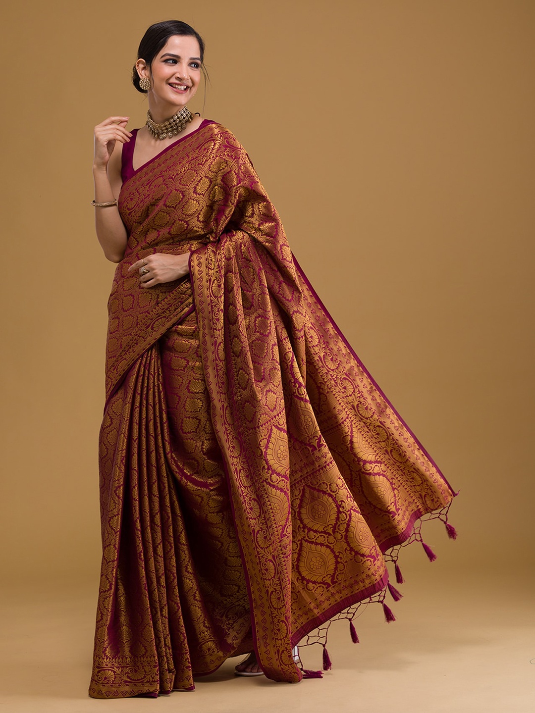 

Koskii Maroon & Gold-Toned Ethnic Motifs Zari Banarasi Saree