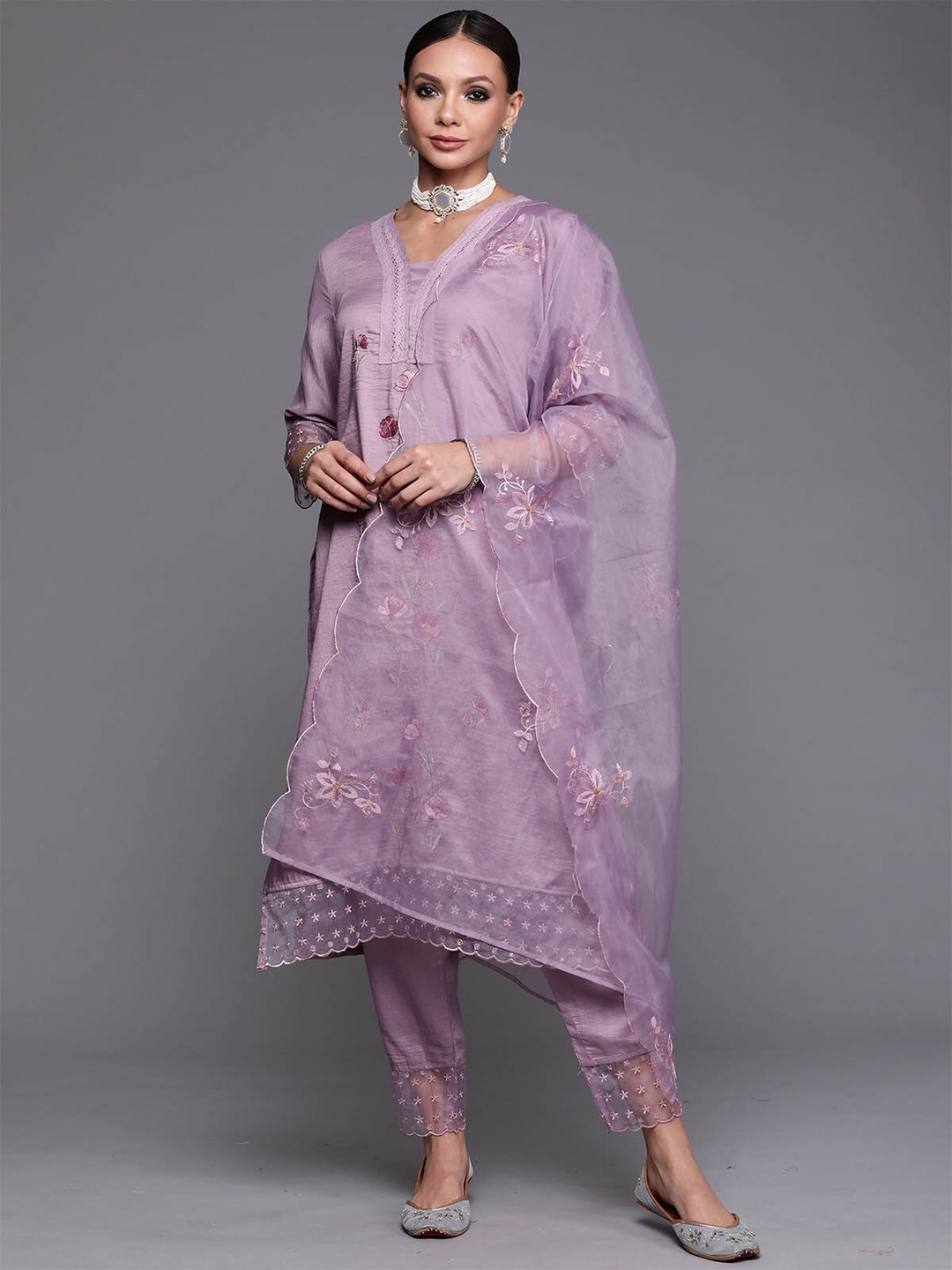 

ODETTE Women Purple Embroidered Thread Work Kurta with Trousers & With Dupatta