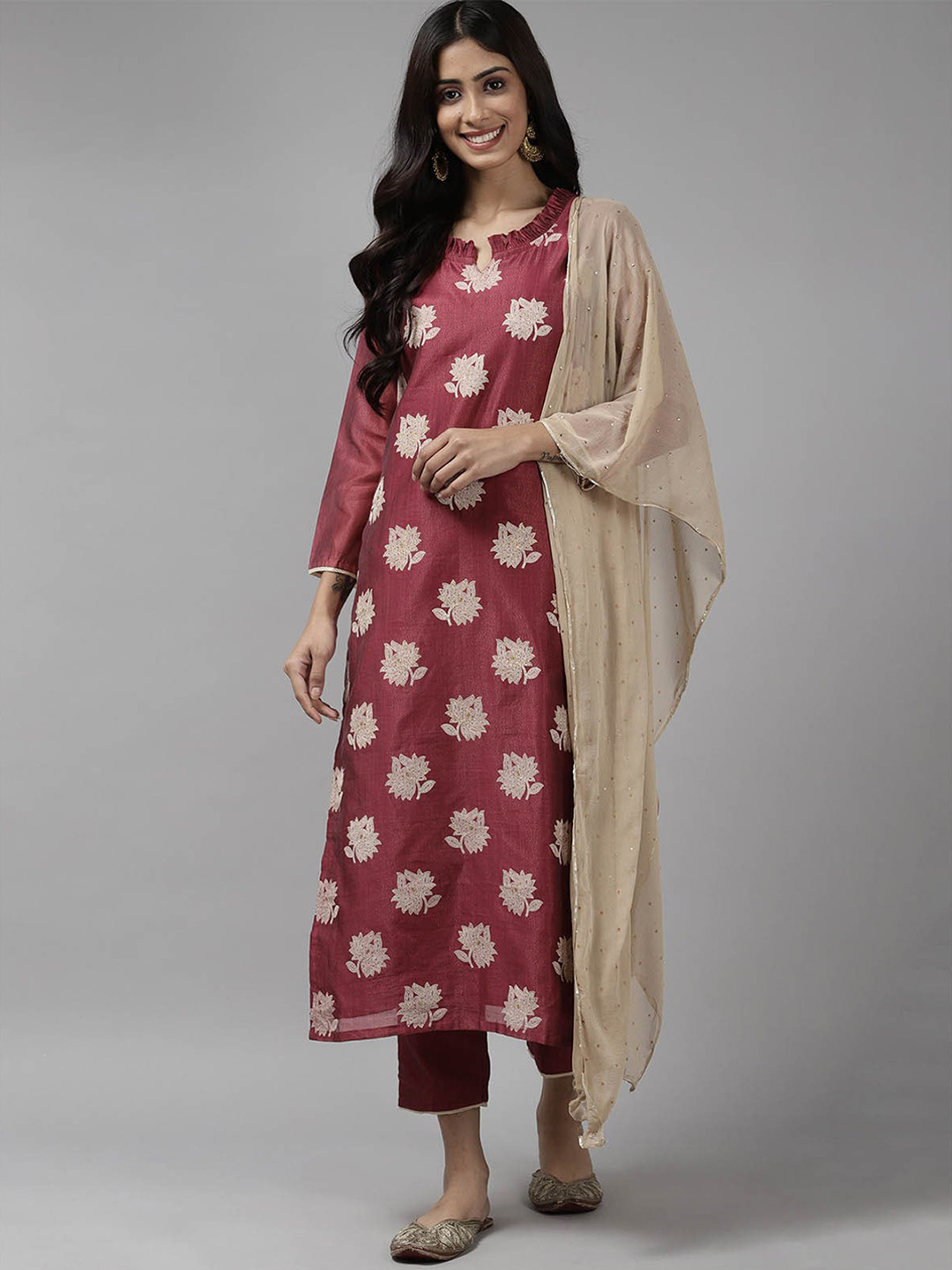 

ODETTE Women Maroon Floral Printed Chanderi Silk Kurta with Trousers & With Dupatta