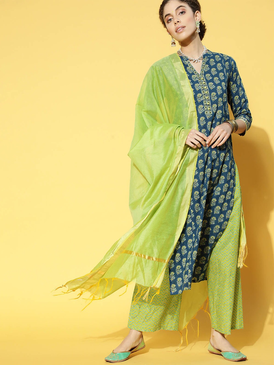

ODETTE Women Blue Floral Printed Kurta with Palazzos & With Dupatta