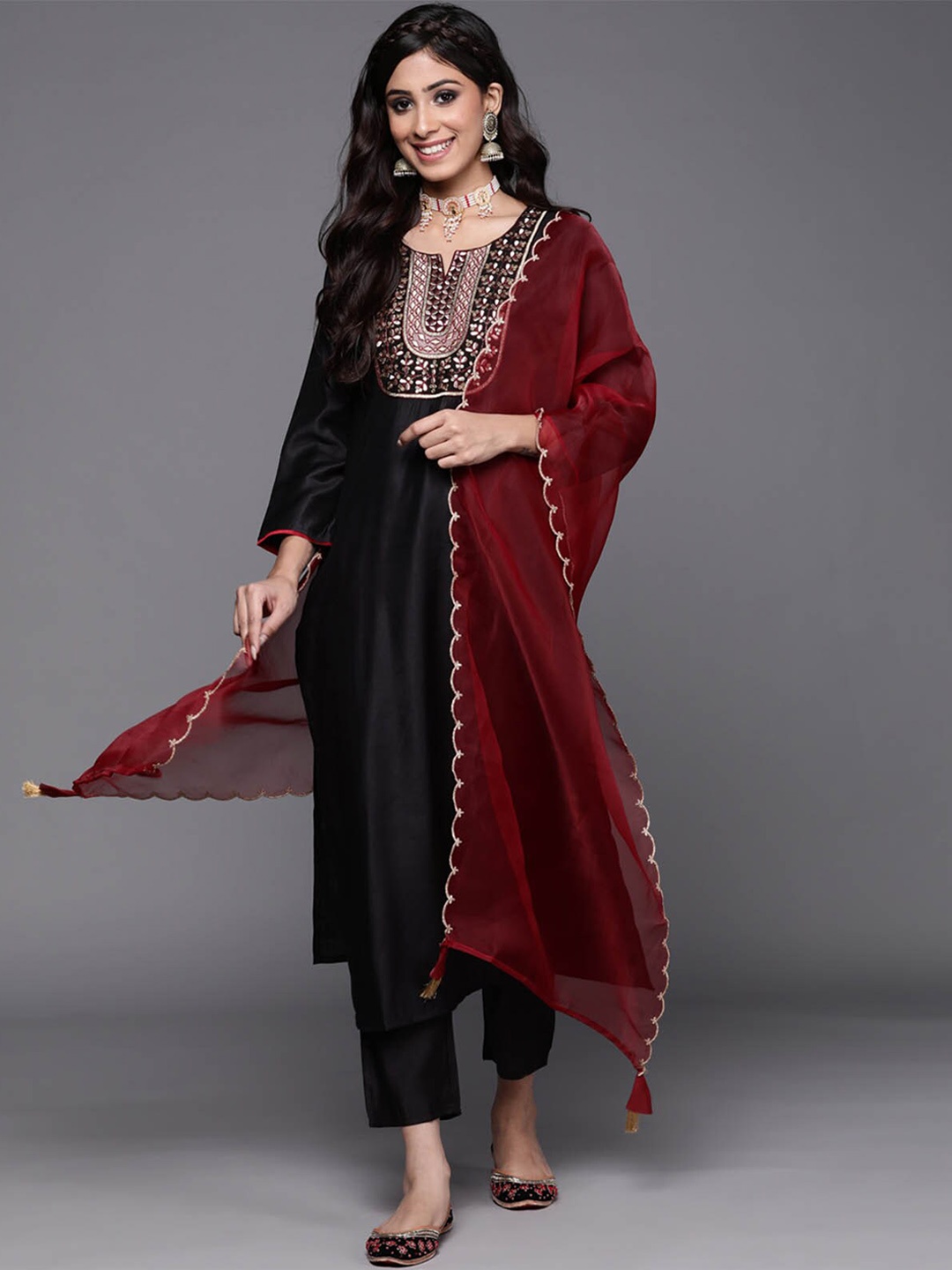 

ODETTE Women Black Ethnic Motifs Embroidered Thread Work Kurta with Trousers & With Dupatta