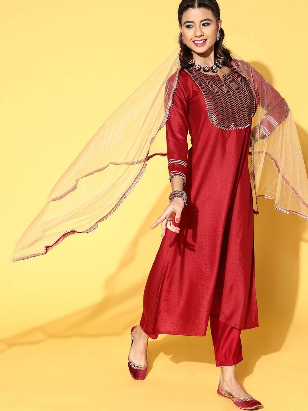 

ODETTE Women Red Ethnic Motifs Gotta Patti Pure Cotton Kurta with Trousers & With Dupatta