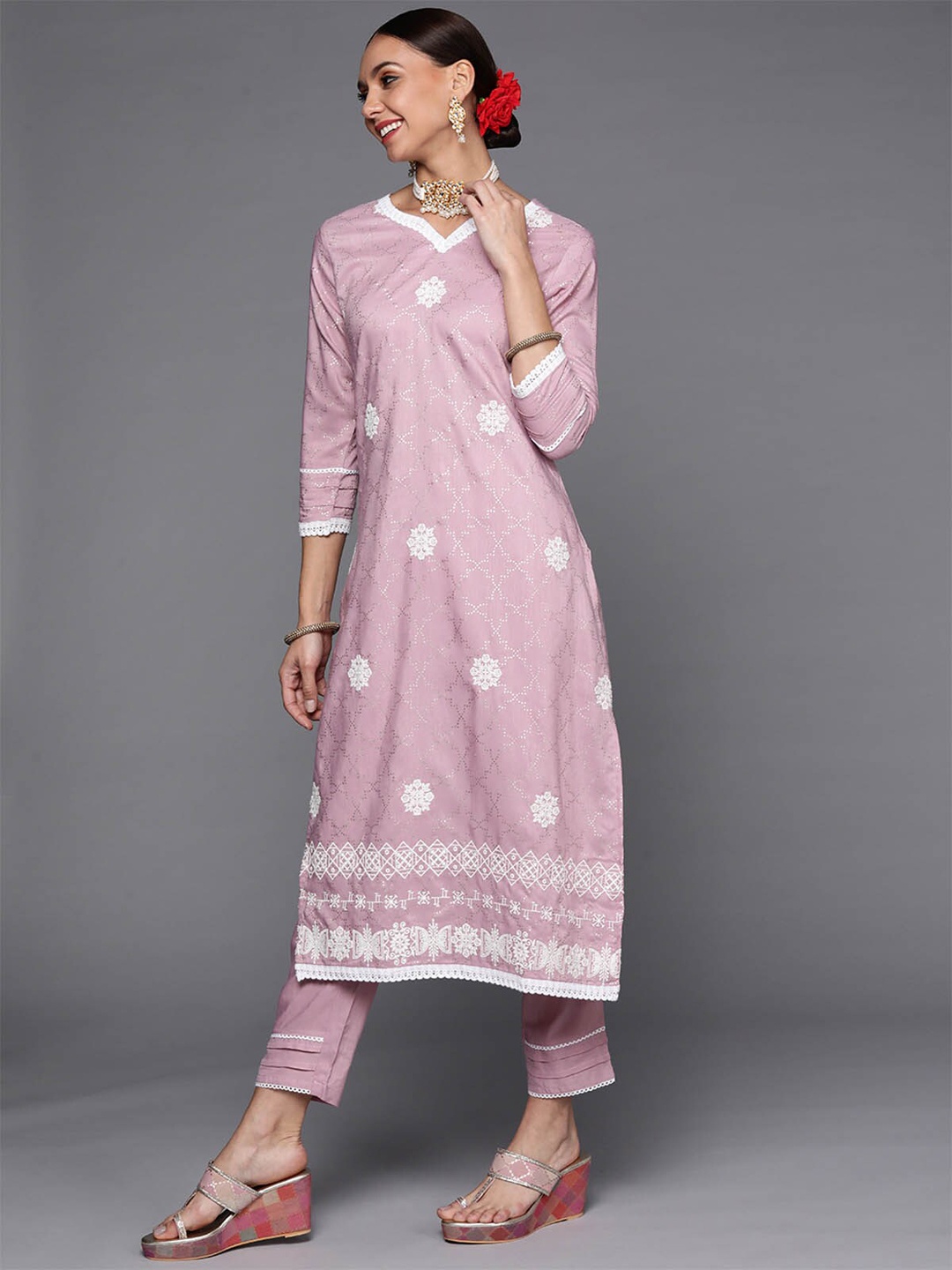 

ODETTE Women Lavender Floral Printed Thread Work Kurta with Trousers & With Dupatta