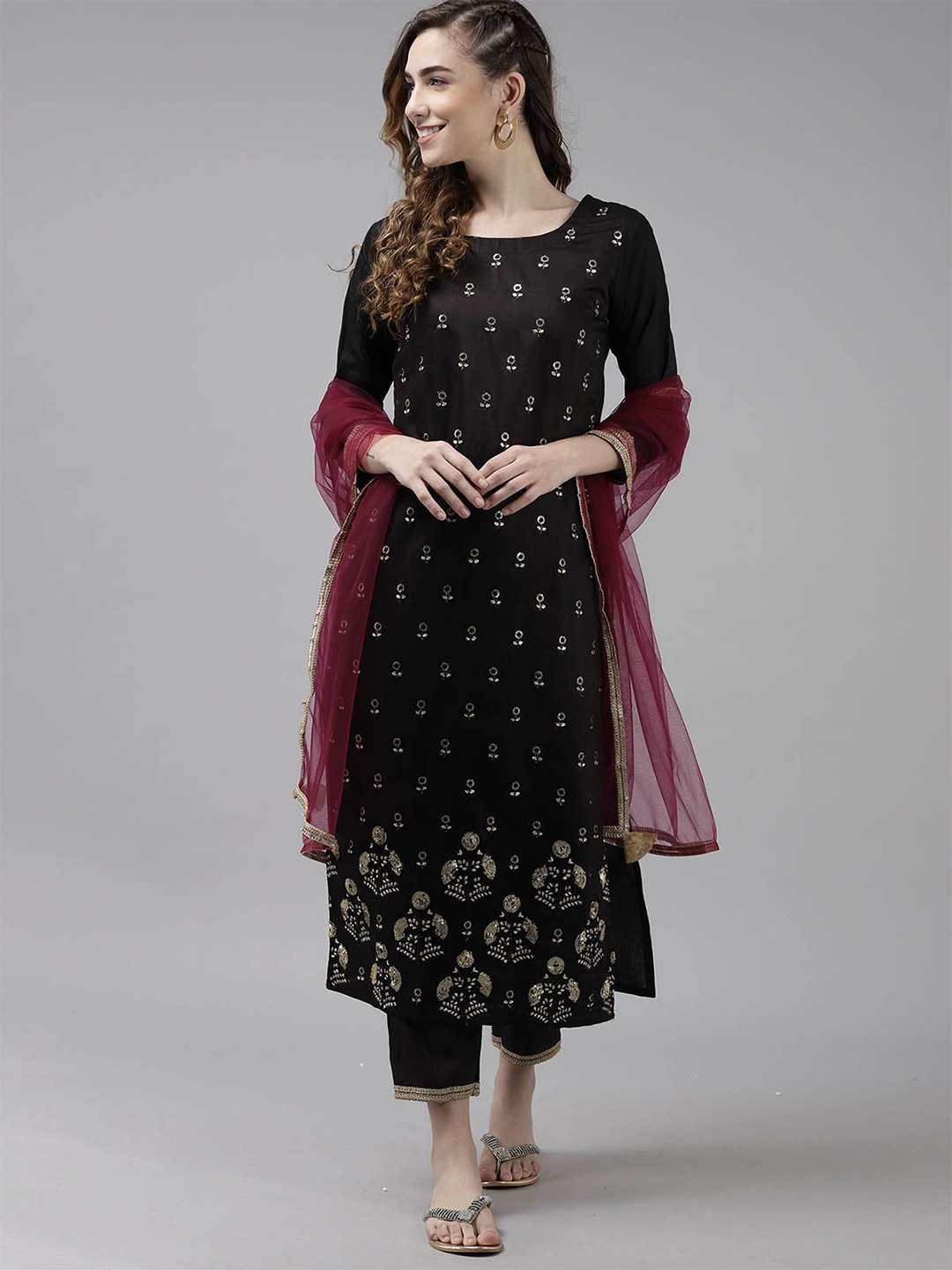 

ODETTE Women Black Floral Embroidered Gotta Patti Pure Cotton Kurta with Trousers & With Dupatta