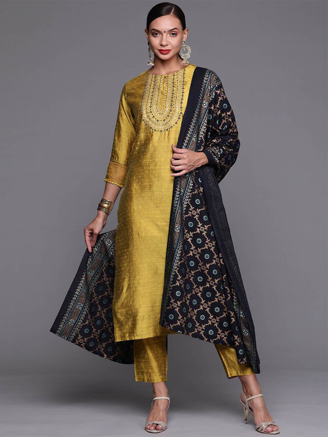 

ODETTE Women Gold-Toned & Black Floral Embroidered Kurta with Palazzos & With Dupatta