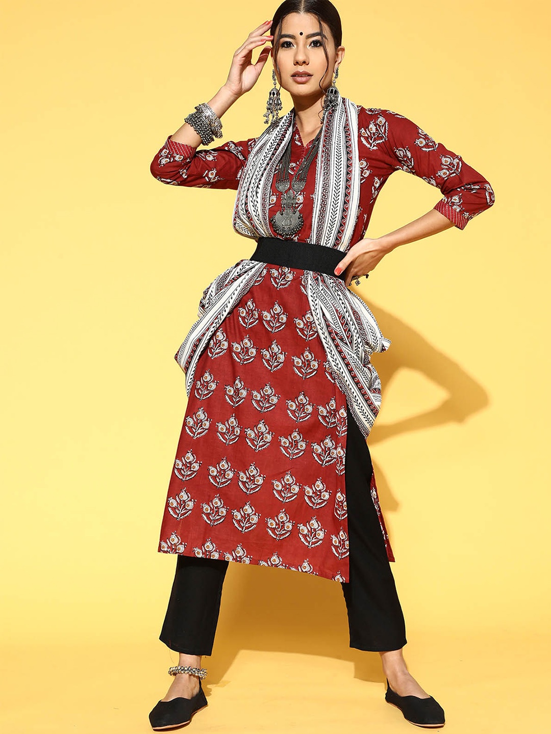

ODETTE Women Maroon Floral Printed Kurta with Trousers & With Dupatta