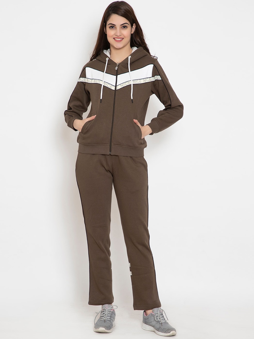 

FLOSBERRY Women Green Printed Cotton Tracksuits, Brown