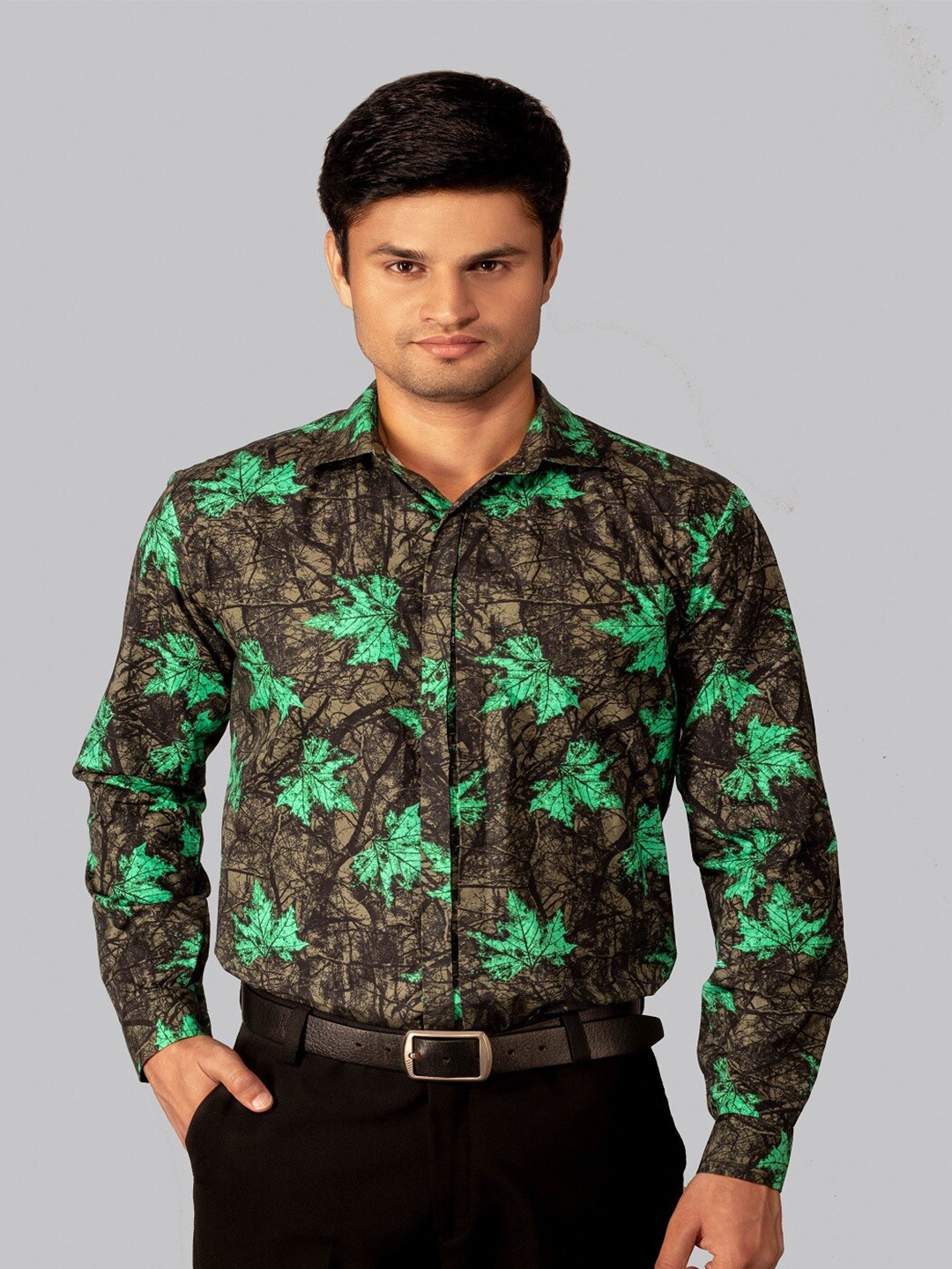 

Hencemade Men Green Classic Slim Fit Printed Cotton Casual Shirt