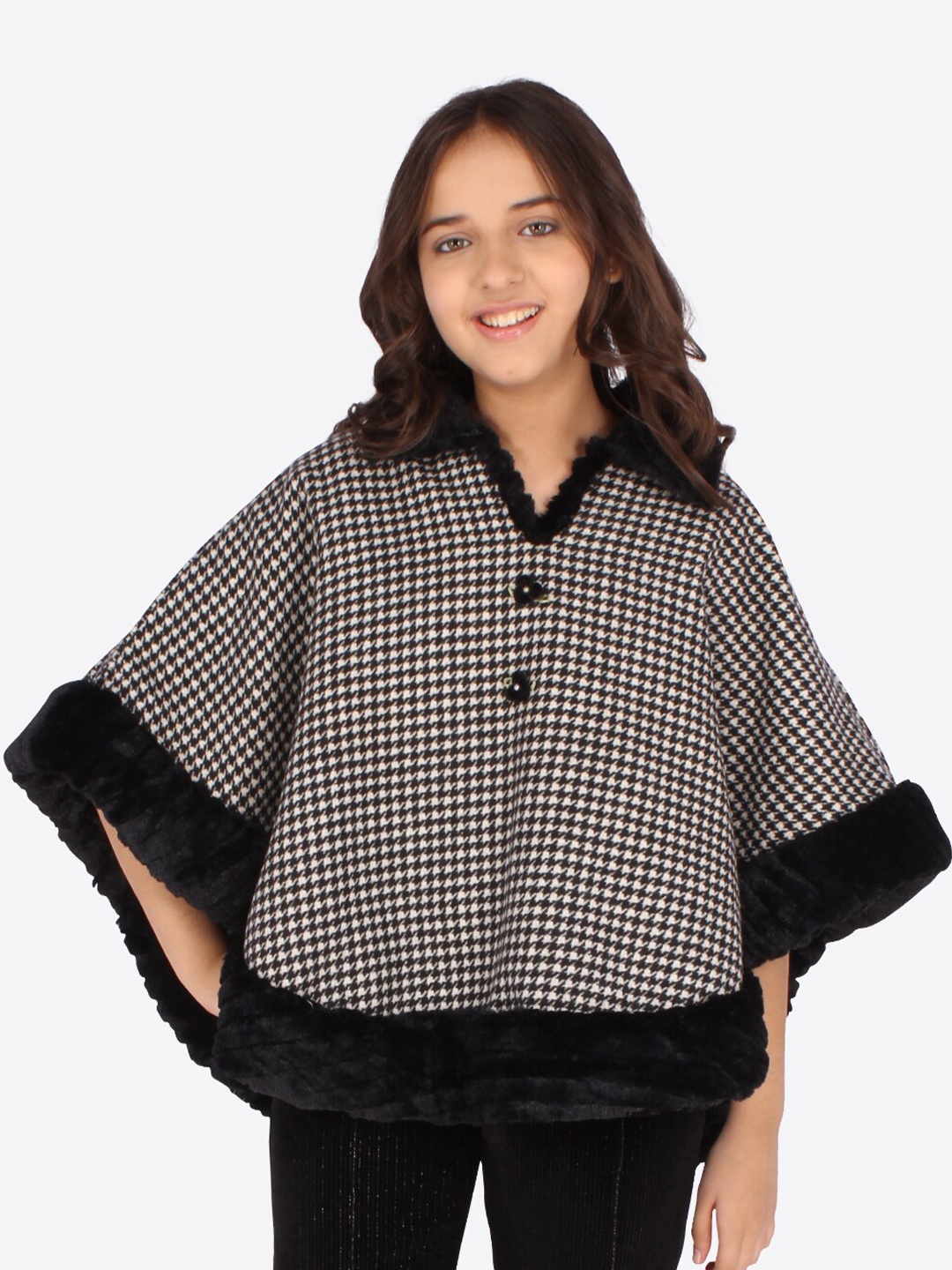 

CUTECUMBER Girls Black & White Checked Acrylic Poncho